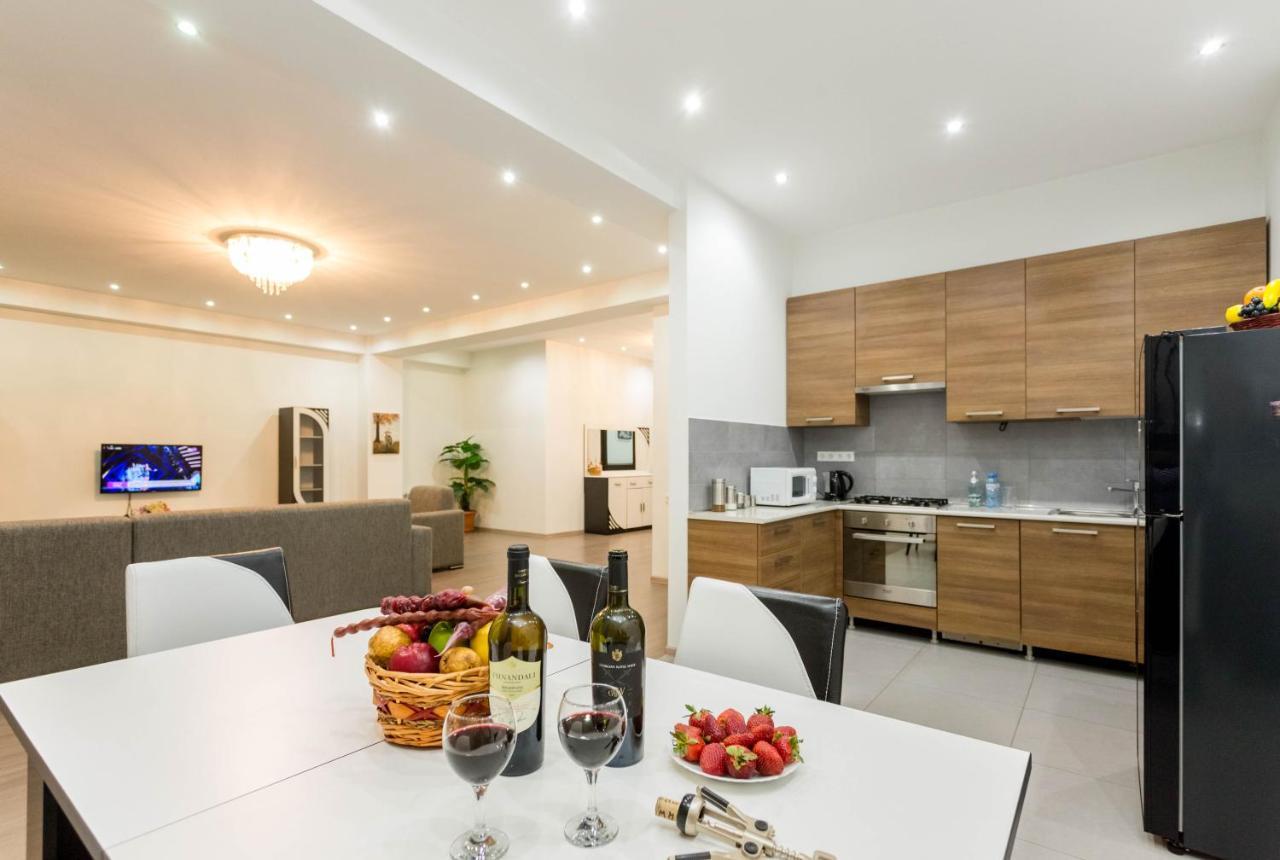 Apartment In The City Center Lll Tbilisi Exterior photo