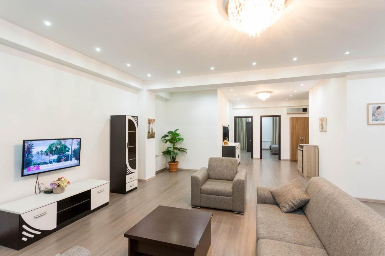 Apartment In The City Center Lll Tbilisi Exterior photo