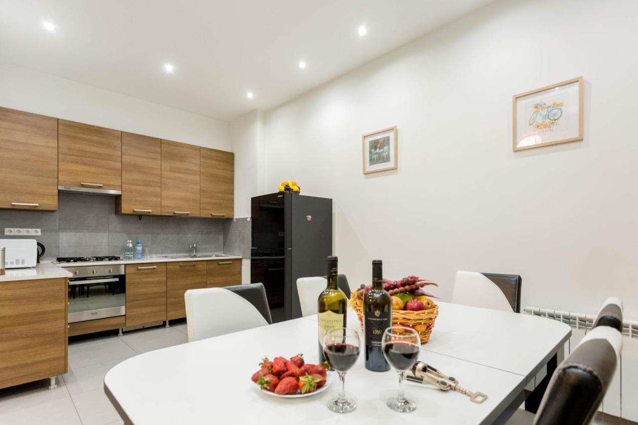 Apartment In The City Center Lll Tbilisi Exterior photo