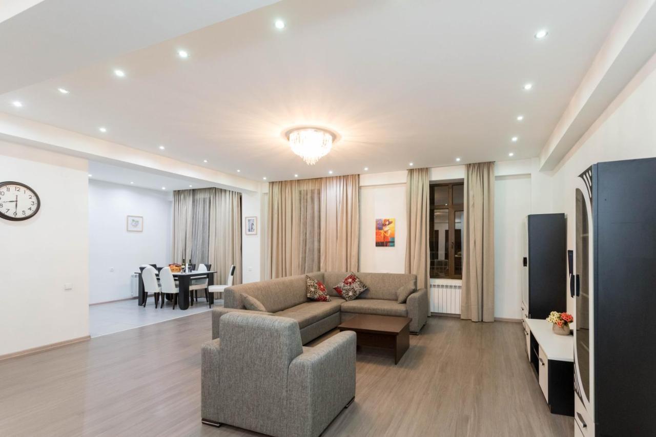 Apartment In The City Center Lll Tbilisi Exterior photo